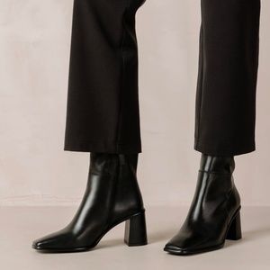 Alohas leather square toe boots
